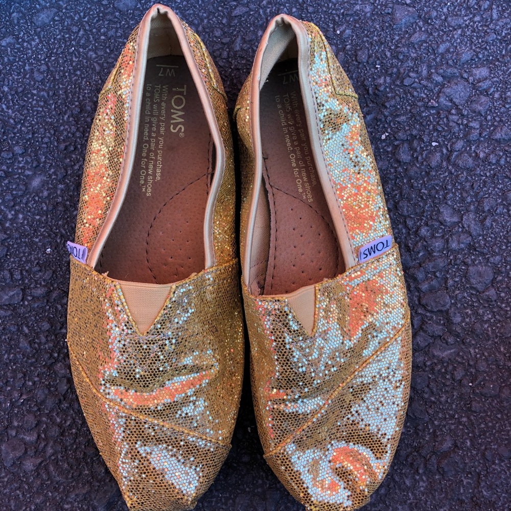 TOMS size 7 glitter